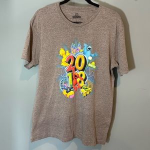 Vintage Sesame Place 2018 Heathered Grey Graphic T-Shirt (UNISEX)